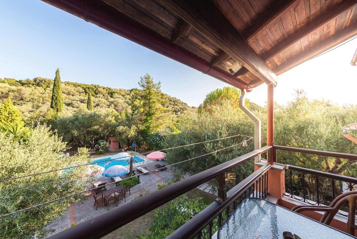 Mimosa Apartments With Pool Палеокастріца Екстер'єр фото